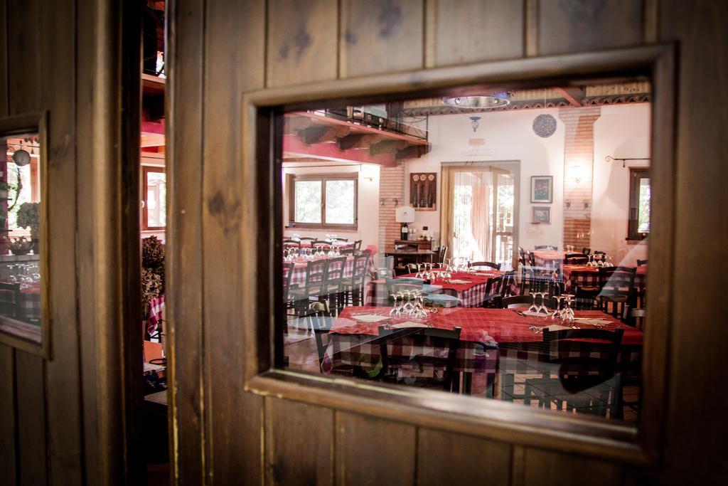 Готель La Taverna Dei Briganti Cotronei Екстер'єр фото