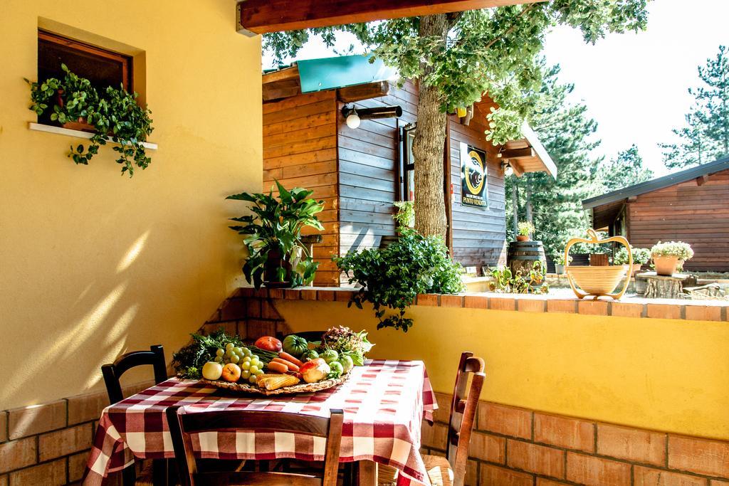 Готель La Taverna Dei Briganti Cotronei Екстер'єр фото