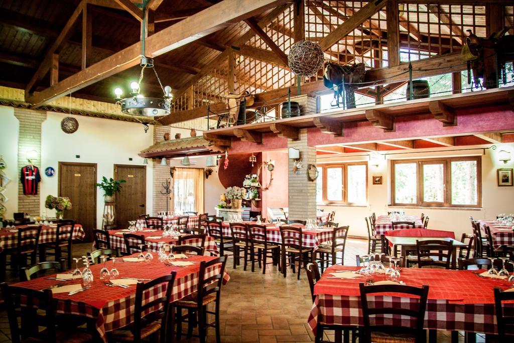 Готель La Taverna Dei Briganti Cotronei Екстер'єр фото
