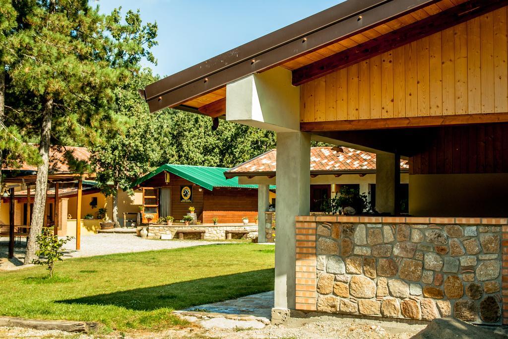 Готель La Taverna Dei Briganti Cotronei Екстер'єр фото
